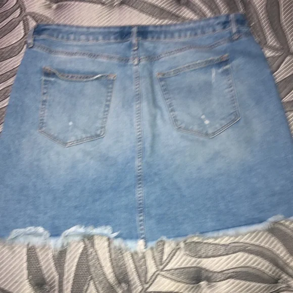 LOFT Frayed Denim Mini Skirt size 14 EXCELLENT - Picture 4 of 4